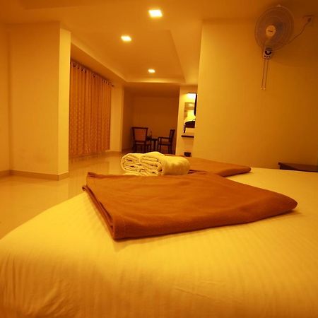 Temple Plaza Kochi 호텔 Chottanikara 외부 사진